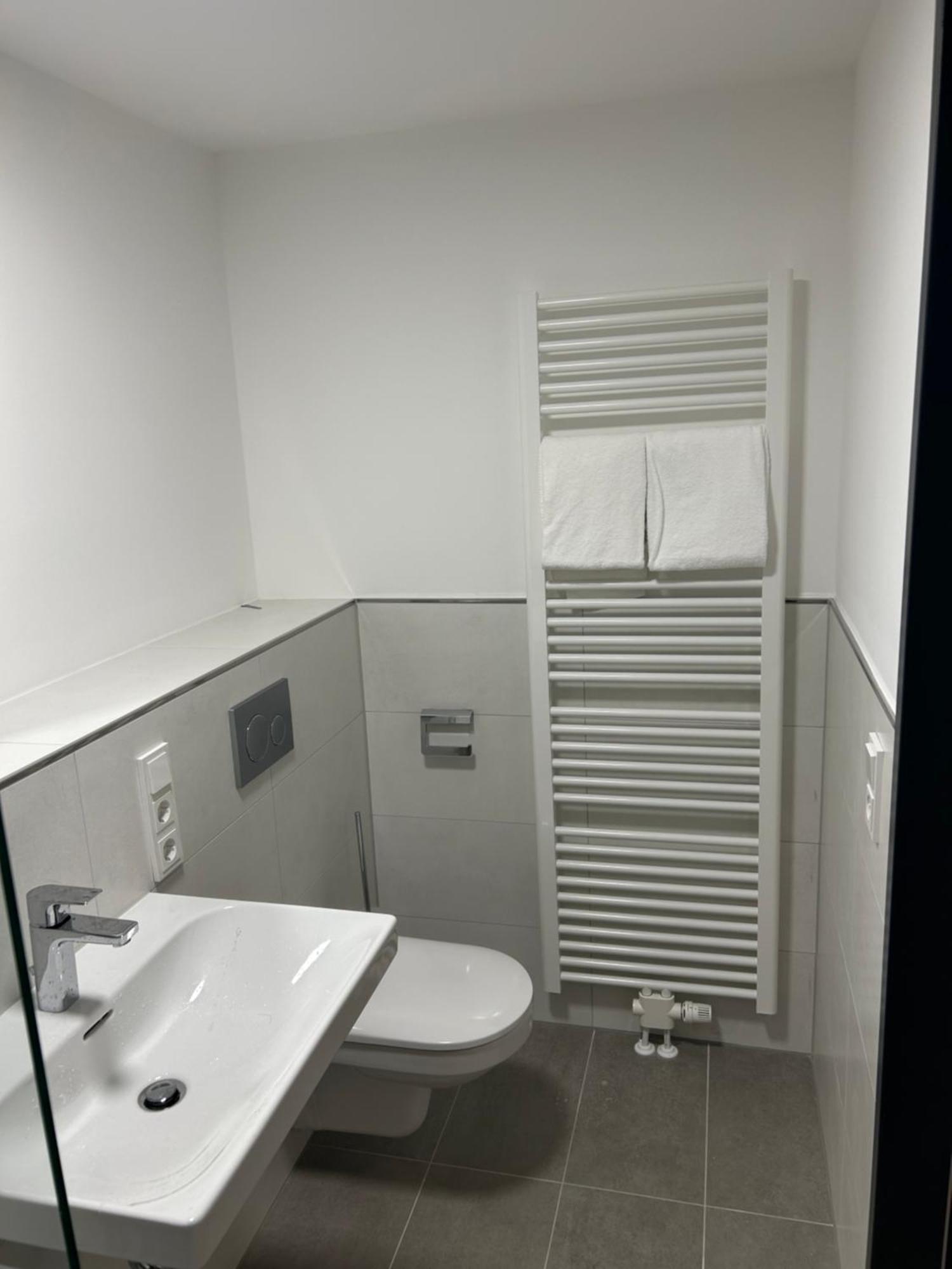 Munique Hotel Muenchen Унтершляйсгайм Екстер'єр фото